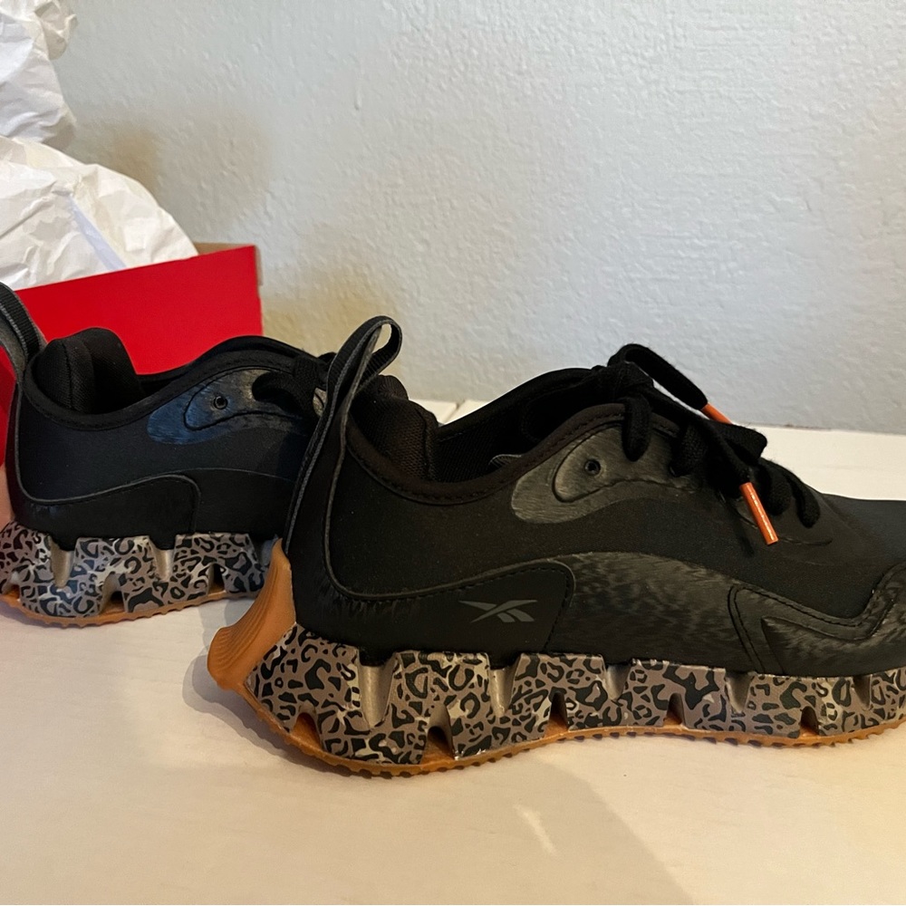 *New in Box* Reebok Zig Dynamica Women’s Sneakers Running Shoes Black, US size 7